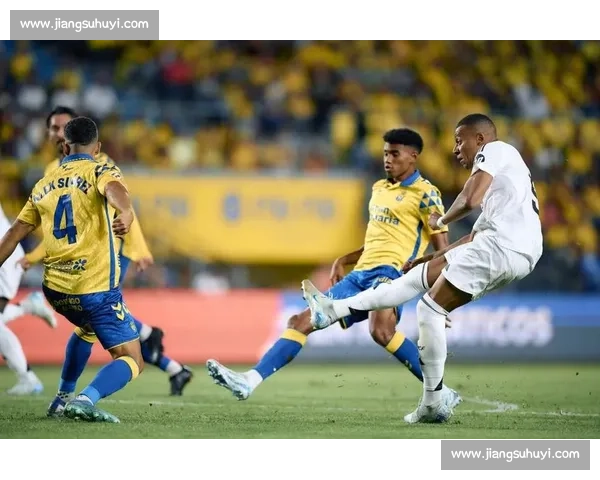 天空体育曝皇马售维尼修斯至沙特 标价 2.5 亿欧起